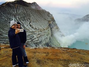Anas yang Piknik di Kawah Gunung Ijen Selama Satu Tahun