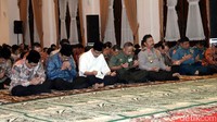 Gubernur Jatim Soekarwo juga menggelar doa bersama.  Ist/Human Pemprov Jatim.