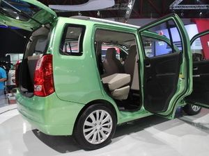 Suzuki Belum Niat Lepas LCGC 7 Penumpang