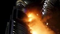Kebakaran timbul saat pergantian tahun 2015 ke 2016. Ahmed Jadallah/Reuters.