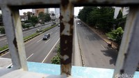 Tol Dalam Kota dari arah Semanggi menuju Cawang dan sebaliknya tampak sepi.