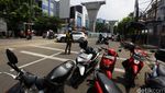 Ada Baliho Roboh, Lalin di Jalan Tendean Dialihkan