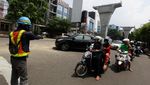 Ada Baliho Roboh, Lalin di Jalan Tendean Dialihkan