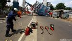Baliho Tumbang di Jalan Kapten Tendean Mampang