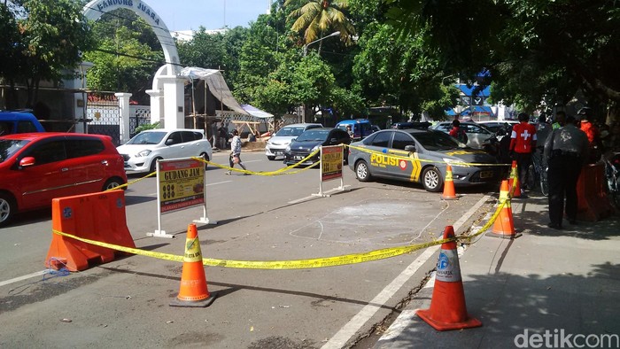 Polisi Teliti Kaleng, Baterai dan Paku di Depan Rumah Dinas Ridwan Kamil