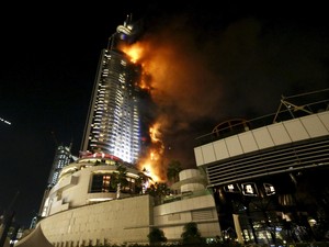 Pengunjung Hotel yang Terbakar di Dekat Burj Khalifa Panik Keluar Gedung