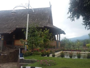 Menengok Asrinya Pekarangan Rumah Bupati Purwakarta