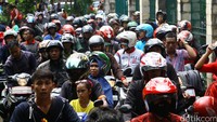 Begitu juga di Jalan Kebagusan Raya yang menjadi alternatif menuju Taman Margasatwa Ragunan.