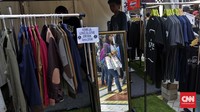 Para wanita juga turut serta memadati stand yang menghadirkan produk clothing untuk wanita. CNN/Adhi Wicaksono