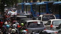 Kemacetan dimulai dari fly over Tanjung Barat sampai lampu merah Ragunan.