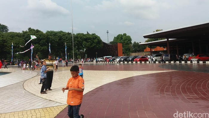 taman mini indonesia indah taman mini indonesia indah tmii ramai saat libur tahun baru 2016