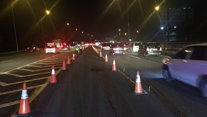 Tol Cikampek Arah Jakarta Mulai Macet, Polisi Lakukan Buka Tutup Rest Area