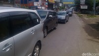 Sistem one way biasa diberlakukan dengan mode berbeda antara pagi dan sore hari. Untuk pagi hari one way dikhususkan untuk kendaraan roda empat dari bawah ke atas. Sedangkan pada sore hari, berlaku sebaliknya/Foto: Sinyo/pasangmata.com