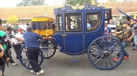 Gladi kirab ageng melibatkan kereta kencana yang akan digunakan untuk kirab saat prosesi. Setelah gladi kirab ageng sore harinya dilanjutkan dengan gladi upacara adat penobatan di Bangsal Sewatama Puro Pakualaman Yogyakarta.