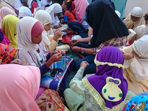 Anak-anak Pemulung Juga Berhak Bermain dan Gembira