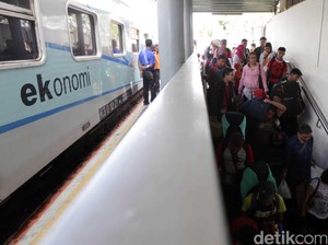 2 Terduga Teroris Ditangkap saat Naik KA di Stasiun Kroya