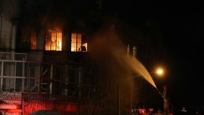 Api Kemarahan Warga Iran di Kedubes Arab Saudi