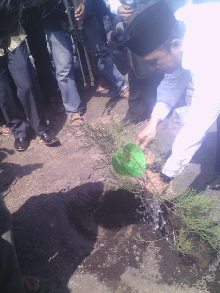 Menteri Desa Ikut Peringati 100 Hari Kematian Salim Kancil