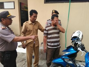 Kaur Kesra Asal Gresik Digebuki Massa Setelah Gagal Jambret Tas