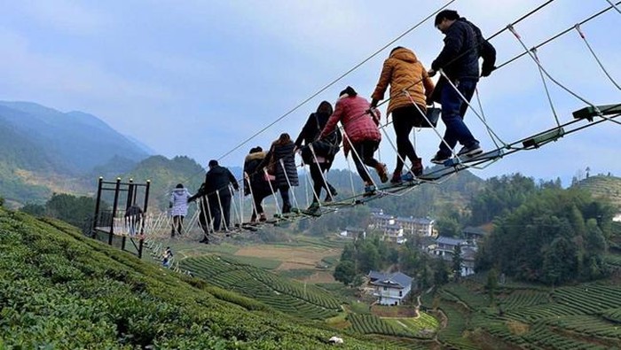 Jembatan Tali Ekstrem yang Sedang Populer di China