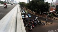 Laju kendaraan pun menjadi lebih cepat dibanding sebelum ada flyover tersebut.