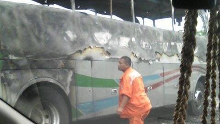 Bus yang Terbakar di Purbaleunyi Sudah Dievakuasi, Lalin Lancar Kembali