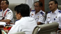 Aturan tersebut tertuang dalam Peraturan Peraturan Menteri Perhubungan (Permenhub) 77 Tahun 2011.
