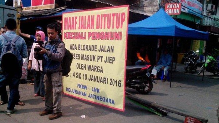 Warga Blokir Jalan, Lalin dari Bekasi ke Pulogadung Macet