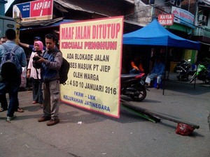 Warga Blokir Jalan, Lalin dari Bekasi ke Pulogadung Macet