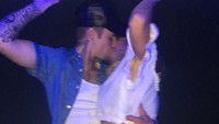 Unggah foto ciuman dengan Hailey di Instagram, Justin bikin Beliebers (fans) heboh. (Instagram/justinbieber)