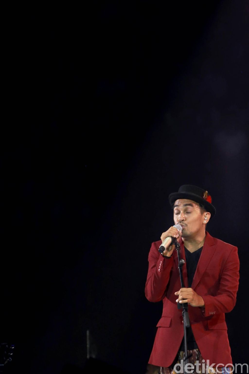 Glenn Fredly di konser 'Menanti Arah'