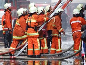 Pertamina Investigasi Penyebab Kebakaran di Tangki BBM Balongan