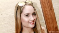 Si cantik Cinta Laura yang lagi kasmaran. Pool/Gus Mun/detikFoto.