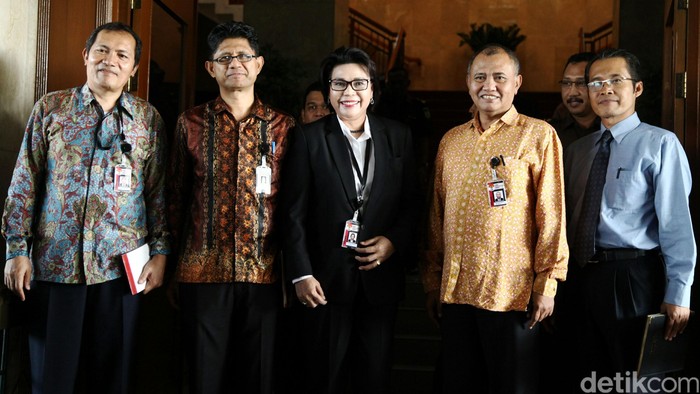 Jelang Rapat Konsultasi dengan DPR, Jokowi Bertemu Pimpinan KPK