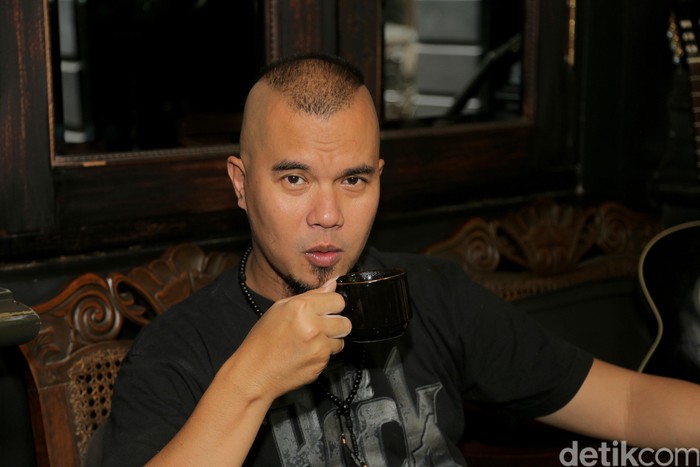 Selebriti, Artis, Penyanyi,