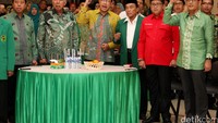 Hadir dalam harlah tersebut, Ketua Umum PPP versi Muktamar Surabaya Romahurmuzy, Sekjen PDIP Hasto Kristiyanto, Sekjen Partai Hanura Berliana, Ketua PAN M Najib, dan Menteri Agama Lukman Hakim Syarifudin.