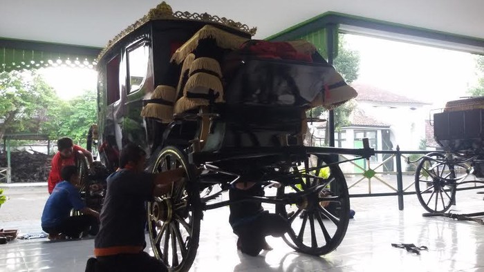 Jelang Jumeneng Dalem Paku Alam X, Kereta-Kereta Pusaka Jalani Perbaikan