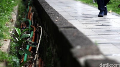 Carut Marutnya Kabel di Jakarta