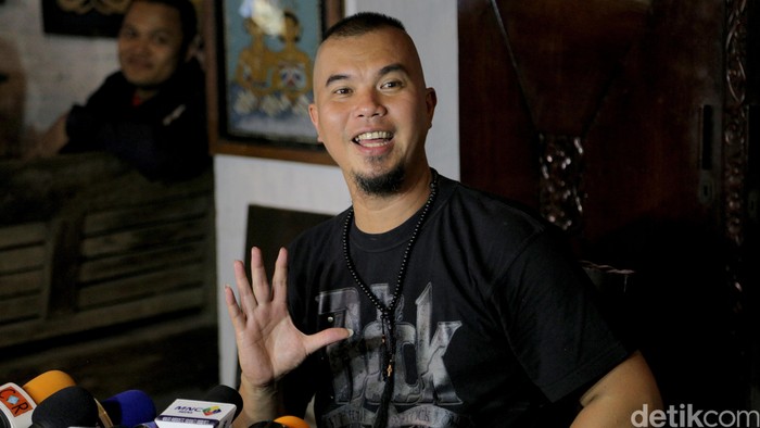 Tunggu Sponsor, Dhani Belum Ada Rencana Resmikan Pernikahan dengan Mulan