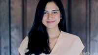 Menjelang hari pernikahan, rona bahagia makin terpancar dari dirinya.