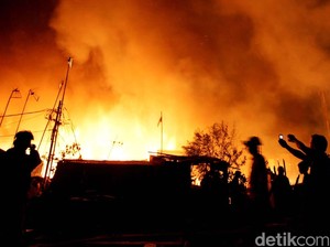 Sebuah Rumah di Jatinegara Kebakaran, 12 Damkar Dikerahkan