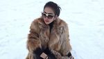 10 Foto Terheboh: Pose Syahrini di Salju, BCL Liburan di Maladewa