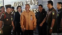 Para pimpinan KPK tiba di Kejagung, Kebayoran Baru, Jaksel sekitar pukul 09.52 WIB, Selasa (5/1/2016).