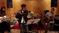 Tiket konser Sinestesia milik band Efek Rumah Kaca (ERK) sudah dilepas sejak Selasa, 29 Desember lalu dan sudah habis terjual.