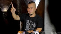Ia sadar bahwa banyak orang telah menilai negatif terhadap istrinya. Pool/Ismail/detikHOT.