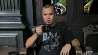 Ahmad Dhani saat ditemui di kediamannya di Pondok Indah, Jakarta Selatan, Selasa (5/1/2016). Pool/Ismail/detikHOT.