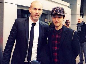 Yesung SuJu Pamer Foto Bareng Zinedine Zidane