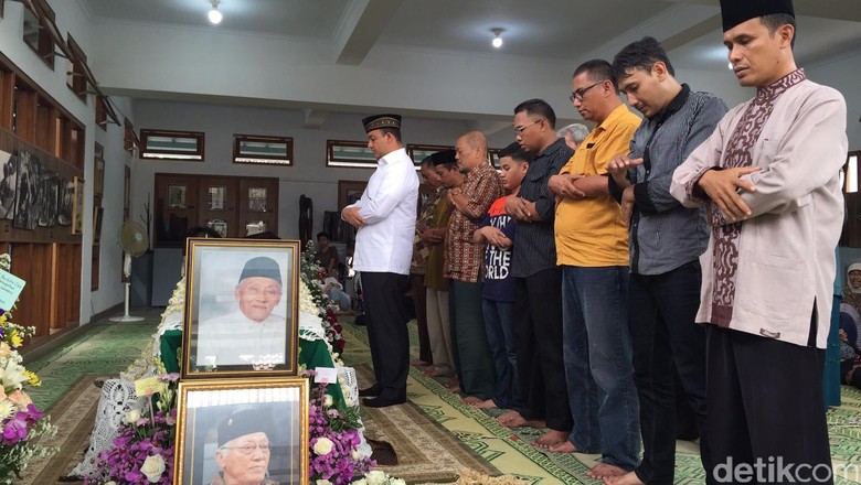Kenangan Menyentuh Anies Baswedan Tentang Sosok Empu Edhi Soenarso Kenangan Menyentuh Anies Baswedan Tentang Sosok Empu Edhi Soenarso