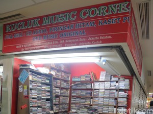 Kata Pedagang Toko Musik Kecil Atas Runtuhnya Toko Besar