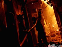 Korban Tewas Kebakaran Mal di Zigong China Bertambah Jadi 16 Orang